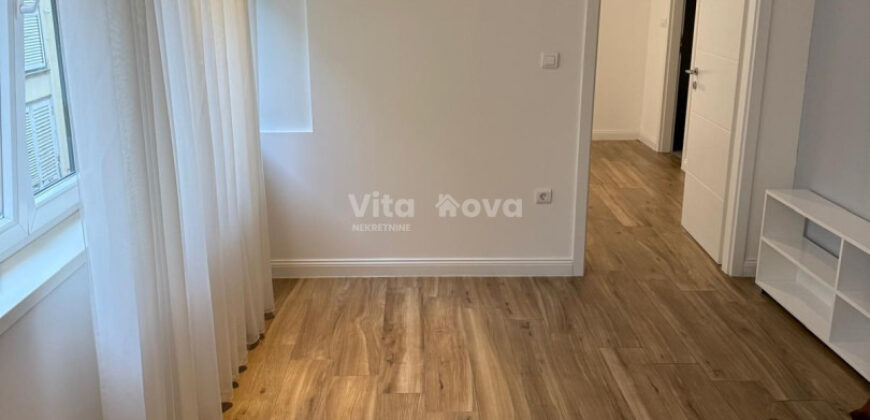 POLUOTOK, NOVOUREĐENO, 48 m2