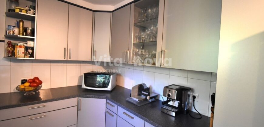 RAŽANAC- UREĐENA KUĆA, GARAŽA, VRT! RIJETKOST NA TRŽIŠTU!