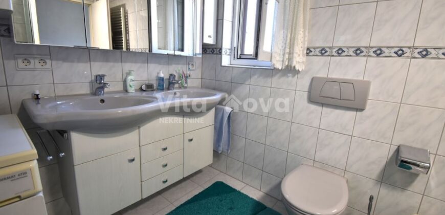 RAŽANAC- UREĐENA KUĆA, GARAŽA, VRT! RIJETKOST NA TRŽIŠTU!