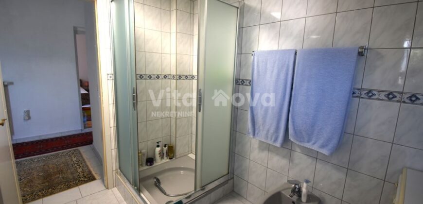 RAŽANAC- UREĐENA KUĆA, GARAŽA, VRT! RIJETKOST NA TRŽIŠTU!