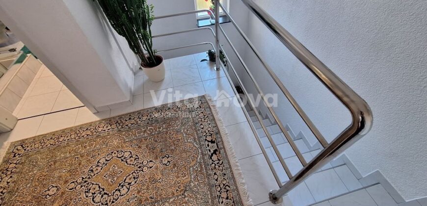 RAŽANAC- UREĐENA KUĆA, GARAŽA, VRT! RIJETKOST NA TRŽIŠTU!