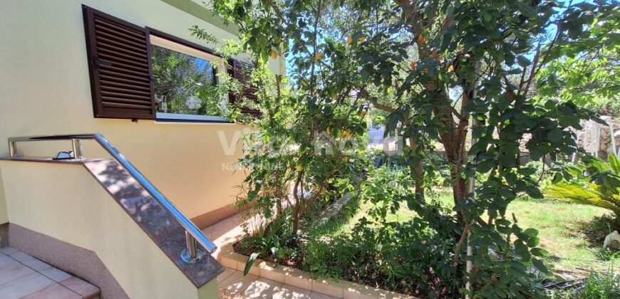 RAŽANAC- UREĐENA KUĆA, GARAŽA, VRT! RIJETKOST NA TRŽIŠTU!