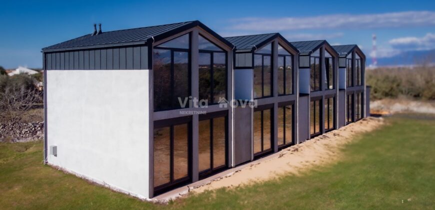 ZATON, NOVOGRADNJA, KUĆA U NIZU, BAZEN, PARKING!