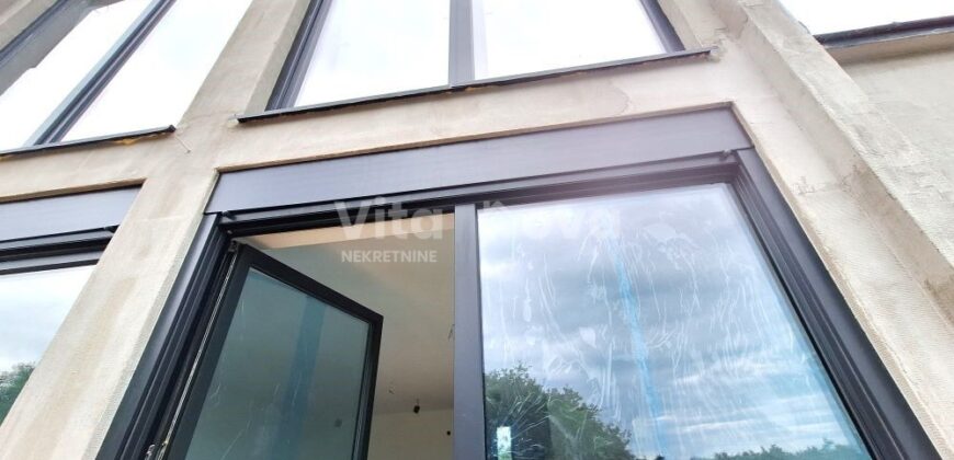 ZATON, NOVOGRADNJA, KUĆA U NIZU, BAZEN, PARKING!