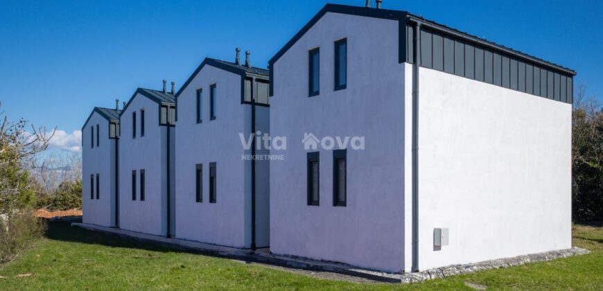 ZATON, NOVOGRADNJA, KUĆA U NIZU, BAZEN, PARKING!