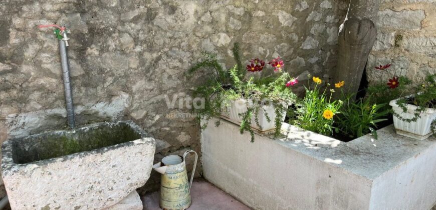 DIKLO, DUGOROČNO! KUĆA + GARAŽA, MIRNI DIO!