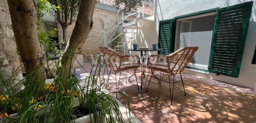 DIKLO, DUGOROČNO! KUĆA + GARAŽA, MIRNI DIO!