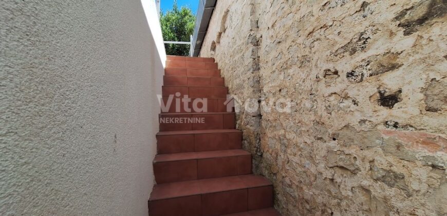 DIKLO, DUGOROČNO! KUĆA + GARAŽA, MIRNI DIO!