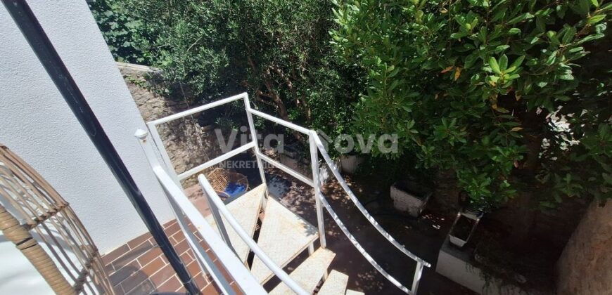 DIKLO, DUGOROČNO! KUĆA + GARAŽA, MIRNI DIO!