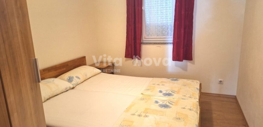 PRIVLAKA, ODLIČNA LOKACIJA! 80 m OD MORA!