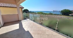 PRIVLAKA, ODLIČNA LOKACIJA! 80 m OD MORA!