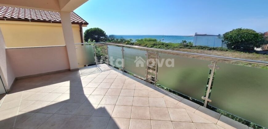 PRIVLAKA, ODLIČNA LOKACIJA! 80 m OD MORA!