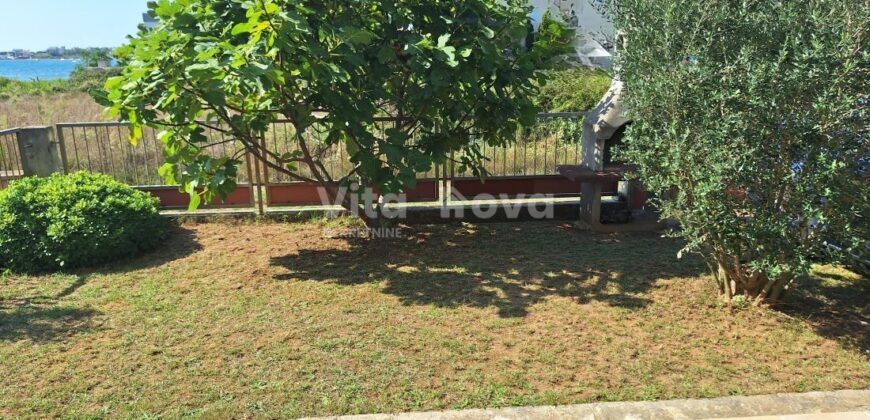 PRIVLAKA, ODLIČNA LOKACIJA! 80 m OD MORA!