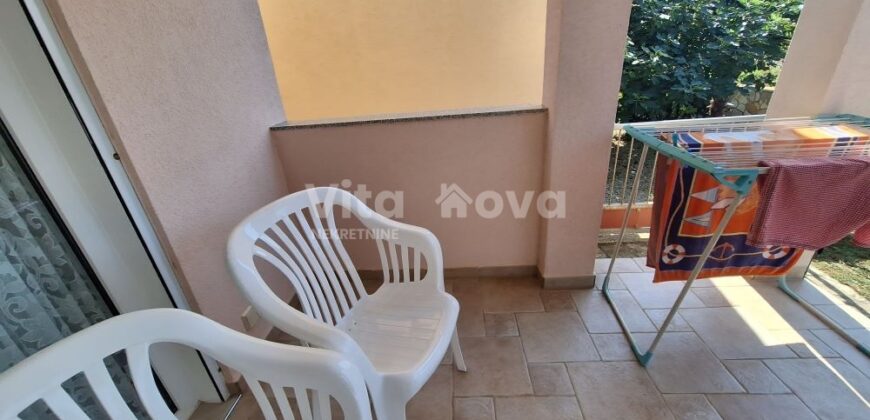 PRIVLAKA, ODLIČNA LOKACIJA! 80 m OD MORA!