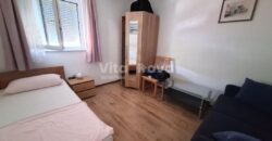 PRIVLAKA, ODLIČNA LOKACIJA! 80 m OD MORA!