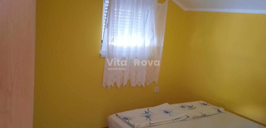 GORNJI KARIN, SNIŽENO! KUĆA S TRI STAMBENE JEDINICE, 180 m OD MORA