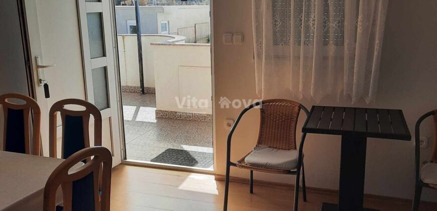 GORNJI KARIN, SNIŽENO! KUĆA S TRI STAMBENE JEDINICE, 180 m OD MORA