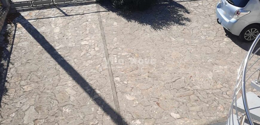 GORNJI KARIN, SNIŽENO! KUĆA S TRI STAMBENE JEDINICE, 180 m OD MORA