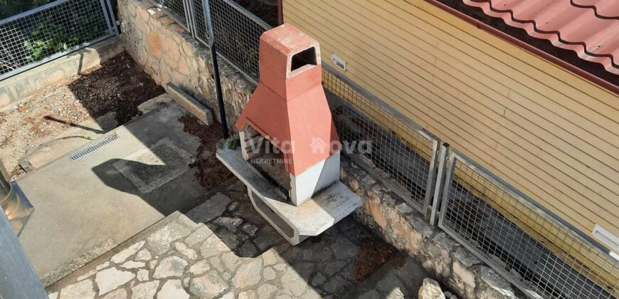 GORNJI KARIN, SNIŽENO! KUĆA S TRI STAMBENE JEDINICE, 180 m OD MORA