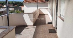 GORNJI KARIN, SNIŽENO! KUĆA S TRI STAMBENE JEDINICE, 180 m OD MORA