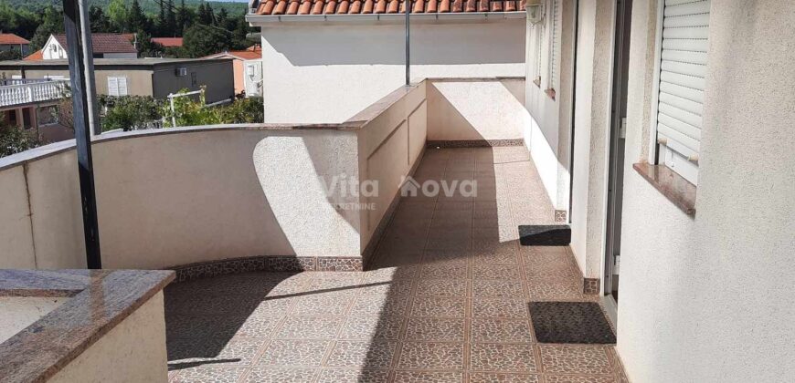 GORNJI KARIN, SNIŽENO! KUĆA S TRI STAMBENE JEDINICE, 180 m OD MORA