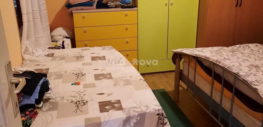 GORNJI KARIN, SNIŽENO! KUĆA S TRI STAMBENE JEDINICE, 180 m OD MORA