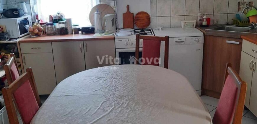 GORNJI KARIN, SNIŽENO! KUĆA S TRI STAMBENE JEDINICE, 180 m OD MORA