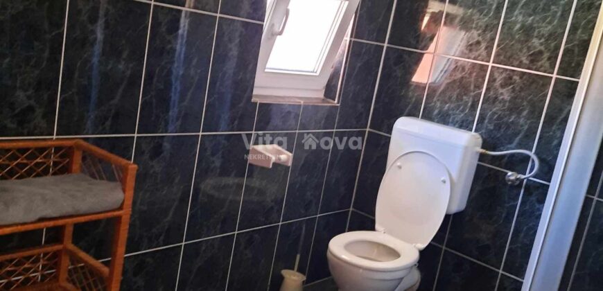 GORNJI KARIN, SNIŽENO! KUĆA S TRI STAMBENE JEDINICE, 180 m OD MORA