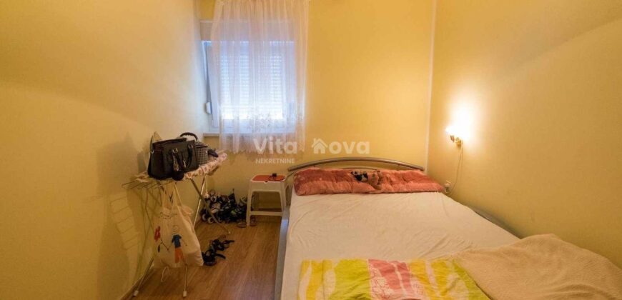 GORNJI KARIN, SNIŽENO! KUĆA S TRI STAMBENE JEDINICE, 180 m OD MORA