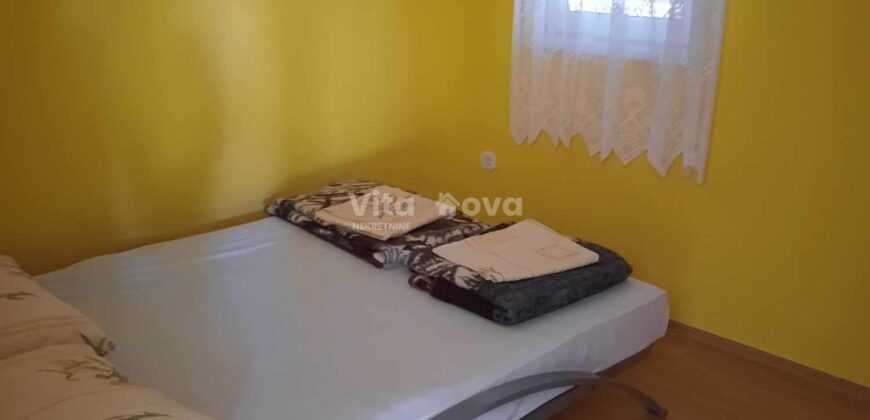 GORNJI KARIN, SNIŽENO! KUĆA S TRI STAMBENE JEDINICE, 180 m OD MORA