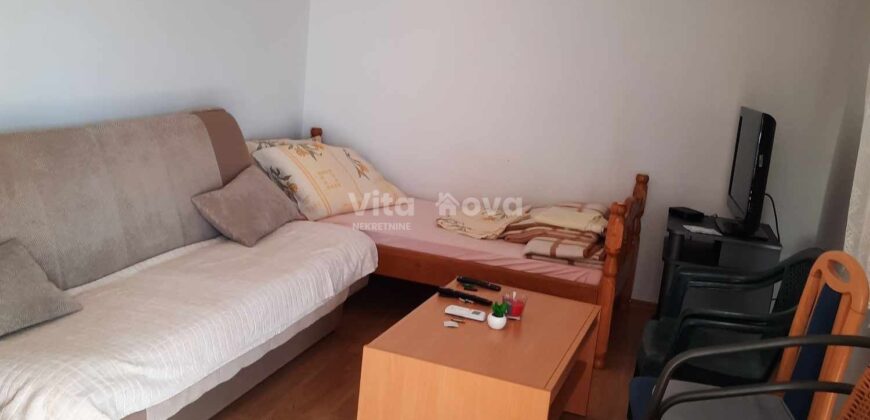 GORNJI KARIN, SNIŽENO! KUĆA S TRI STAMBENE JEDINICE, 180 m OD MORA