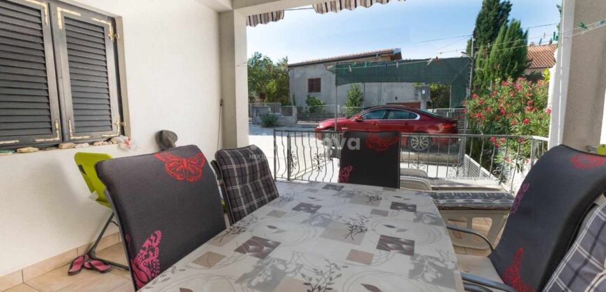 GORNJI KARIN, SNIŽENO! KUĆA S TRI STAMBENE JEDINICE, 180 m OD MORA