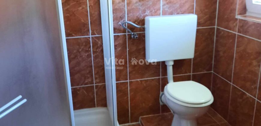 GORNJI KARIN, SNIŽENO! KUĆA S TRI STAMBENE JEDINICE, 180 m OD MORA