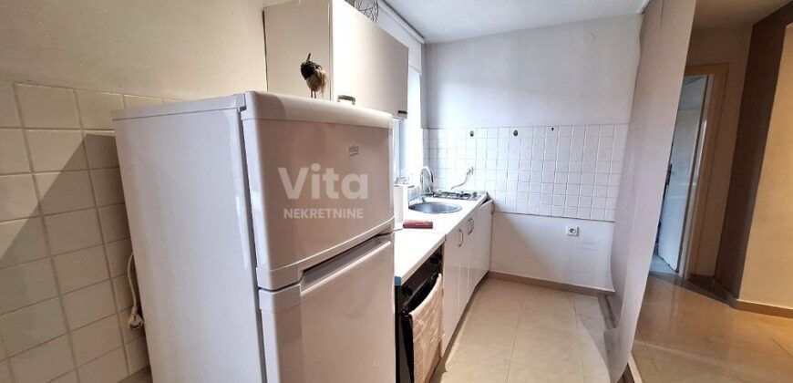 POLUOTOK, 85 m2, 3-SOBAN, PRILIKA!