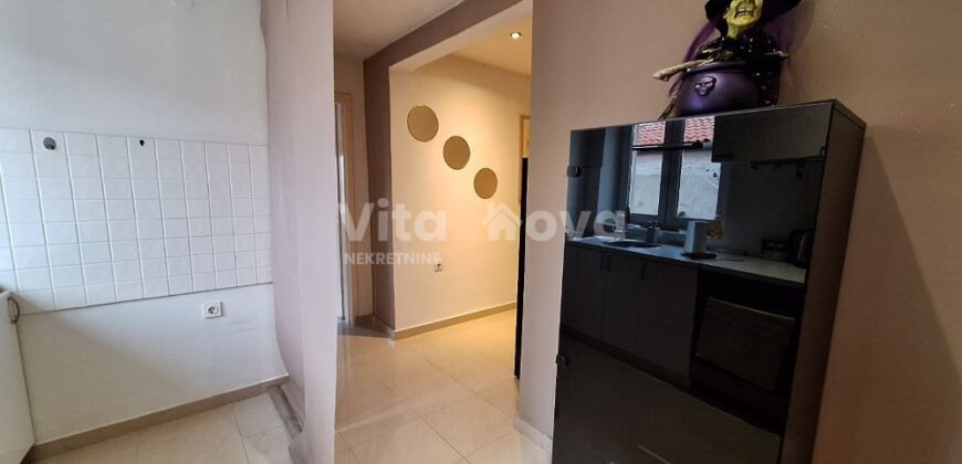 POLUOTOK, 85 m2, 3-SOBAN, PRILIKA!