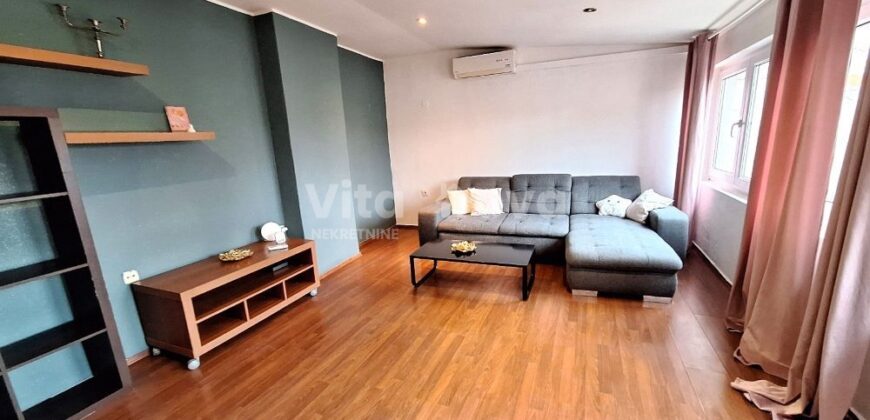 POLUOTOK, 85 m2, 3-SOBAN, PRILIKA!