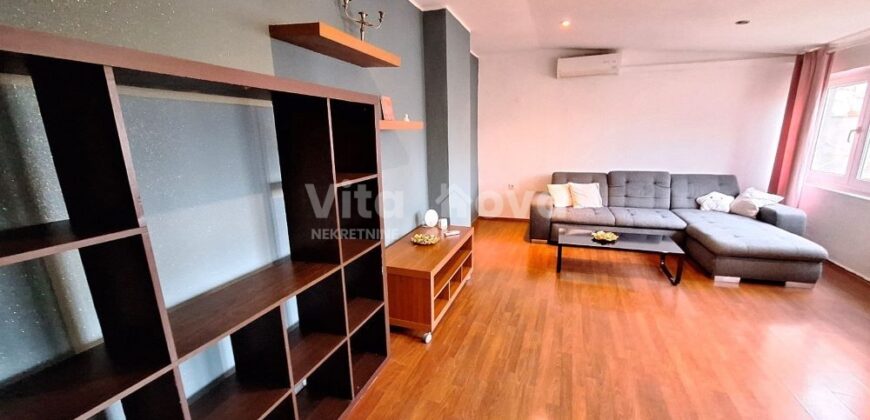 POLUOTOK, 85 m2, 3-SOBAN, PRILIKA!