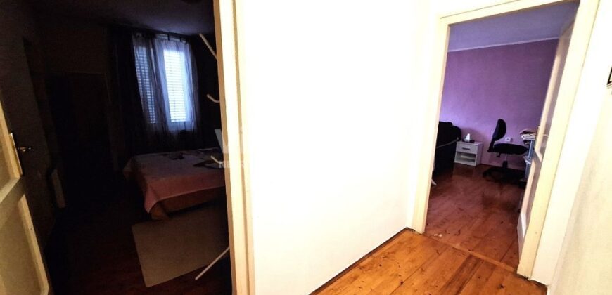 POLUOTOK, 85 m2, 3-SOBAN, PRILIKA!