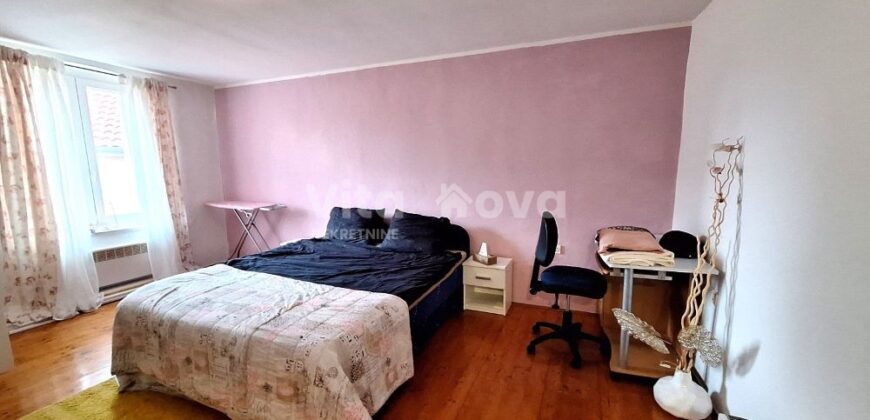 POLUOTOK, 85 m2, 3-SOBAN, PRILIKA!