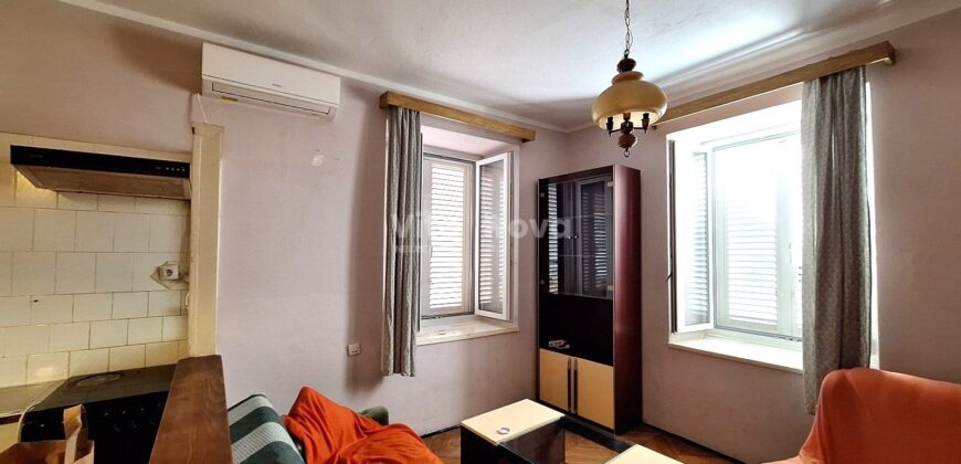 POLUOTOK, 62 m2, IDEALNO ZA URED