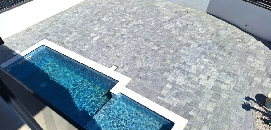 VIR, NOVOGRADNJA, BAZEN, KOMPLETNO OPREMLJENA!