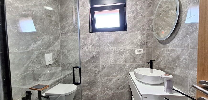 VIR, NOVOGRADNJA, BAZEN, KOMPLETNO OPREMLJENA!