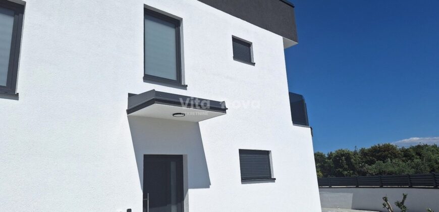 VIR, NOVOGRADNJA, BAZEN, KOMPLETNO OPREMLJENA!