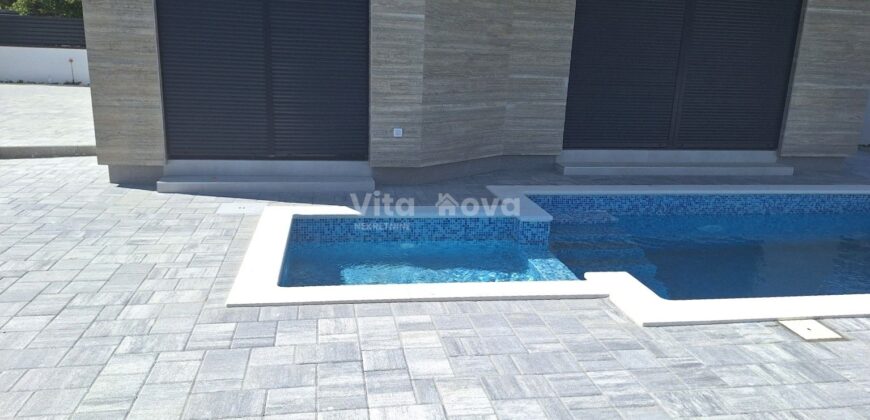 VIR, NOVOGRADNJA, BAZEN, KOMPLETNO OPREMLJENA!