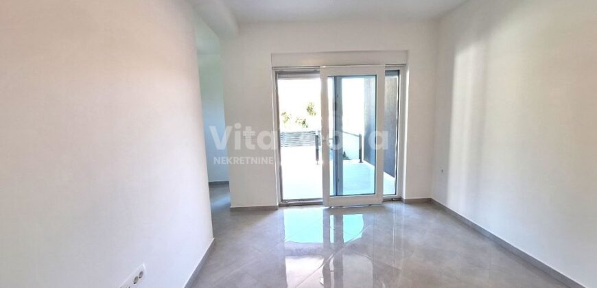 VIR, NOVOGRADNJA, 2 SP. SOBE, DVORIŠTE, MIRNI DIO!