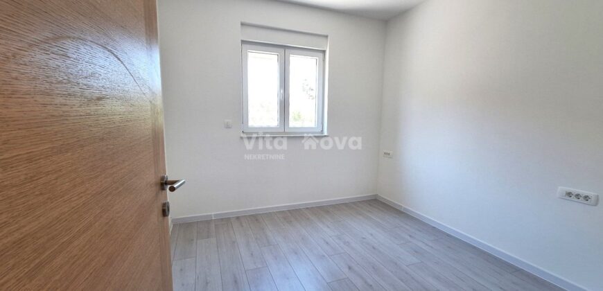 VIR, NOVOGRADNJA, 2 SP. SOBE, DVORIŠTE, MIRNI DIO!