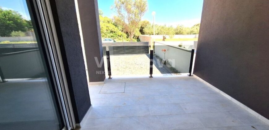 VIR, NOVOGRADNJA, 2 SP. SOBE, DVORIŠTE, MIRNI DIO!