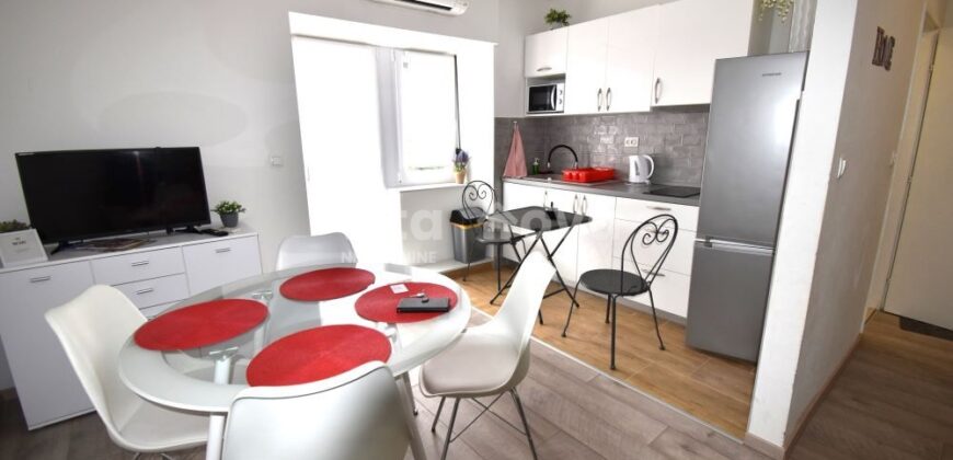 NIN- CENTAR, OD 01.10., DUGOROČNO,JEDNOSOBAN