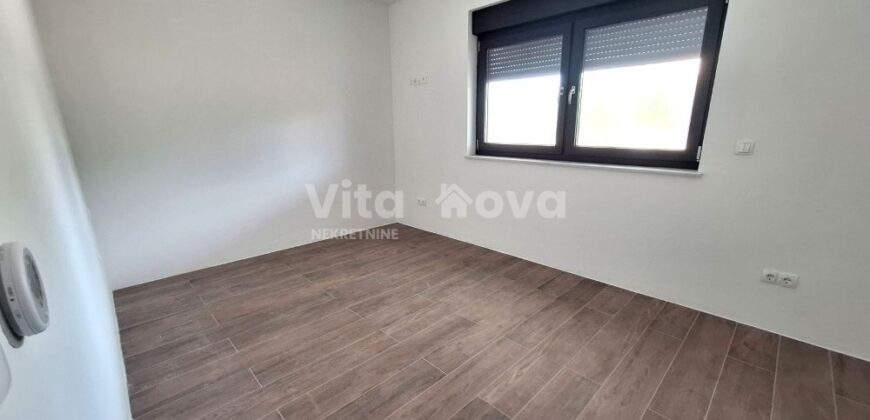 PRIVLAKA- NOVOGRADNJA, STAN S VRTOM, BLIZINA CENTRA!