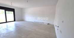 PRIVLAKA- NOVOGRADNJA, STAN S VRTOM, BLIZINA CENTRA!